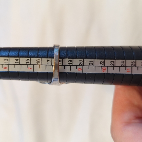 Arty Silver Tone Ring with Black Faux Diamonds - Sz 8 - Picture 10 of 13